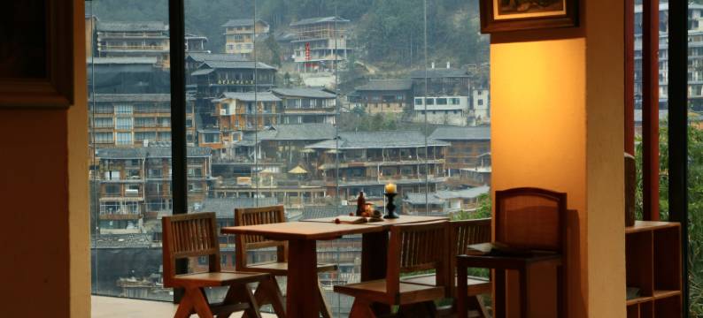 西江明宿枫香油画艺术轻奢民宿图片