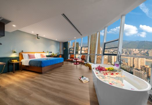 重庆解放碑洪崖洞厚居高空江景酒店外景图