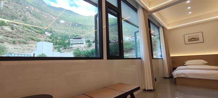 泸定观山居民宿图片