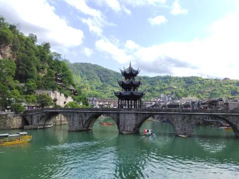 忆江楼客栈(镇远古城祝圣桥店)