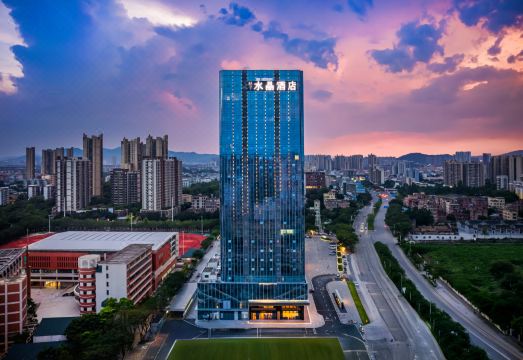 广州花都桔子水晶酒店外景图