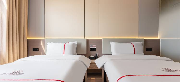 立云·时光甄选酒店(南昌红谷滩翠苑路地铁站店)图片