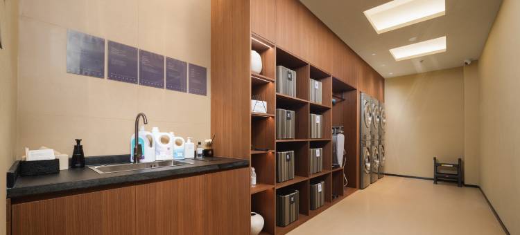 大连星海广场百年城雕海景亚朵酒店图片