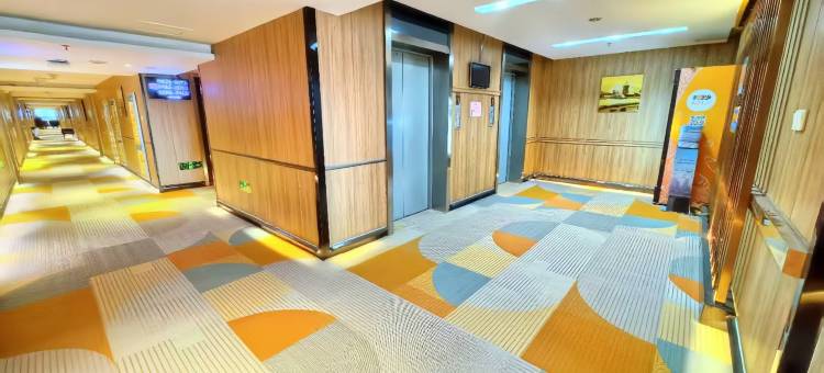 派酒店(钟楼回民街地铁站店)图片