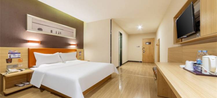 小鹿辰客酒店(广州鹤洞地铁站店)图片