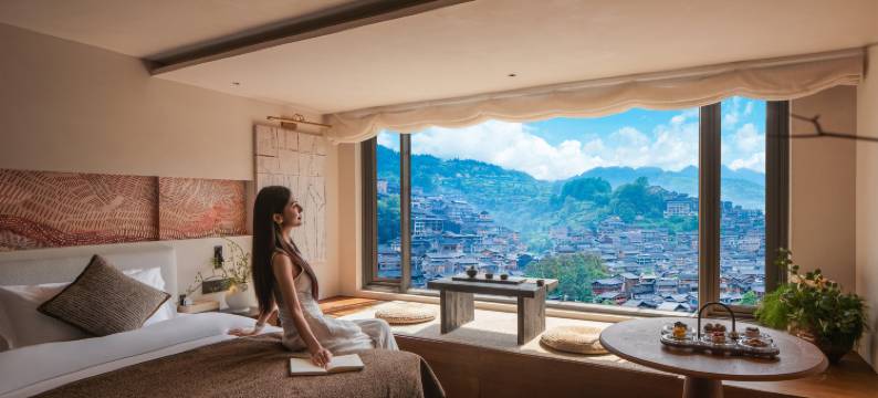 鸾喜·隐奢私汤全景民宿(西江千户苗寨观景台店)图片