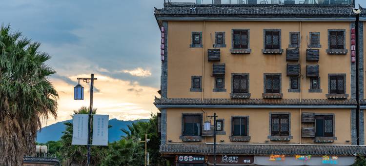 抚仙湖泊莲臣客栈图片