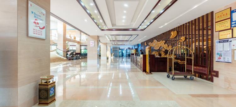 腾冲美尔翡翠皇冠建国酒店(文星楼砚湖公园店)图片