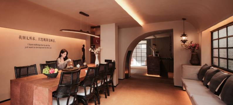 QINGLUAN晴峦·暮雪千川｜阅城鑫奢雪山观景民宿(古城木府店)图片