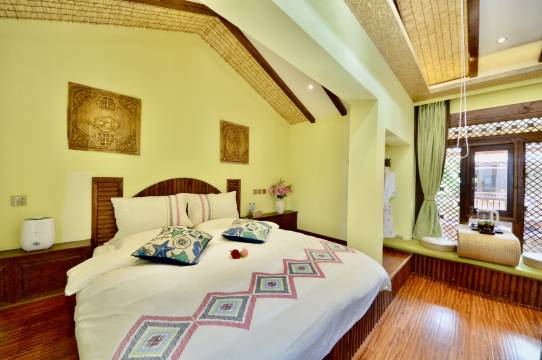 红花会馆客栈(丽江纳西风情店)