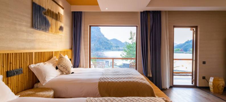 普者黑水月山270度悬空露台C位湖景美宿图片