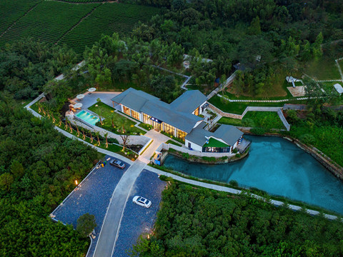 安吉杉里·半岛水岸温泉度假民宿