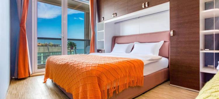 沐海·Homestay海景度假公寓(营口山海广场魔法温泉店)图片