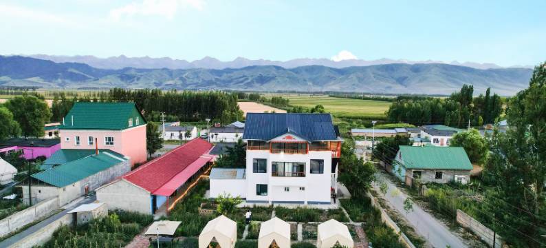 那拉提巴音居勒克客栈图片