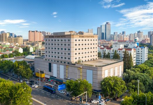 青岛金沙滩香江路地铁站亚朵酒店外景图