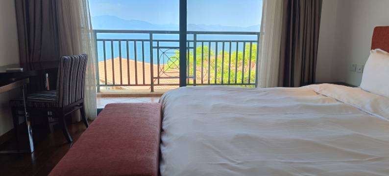 抚仙湖泊岸览湖酒店图片