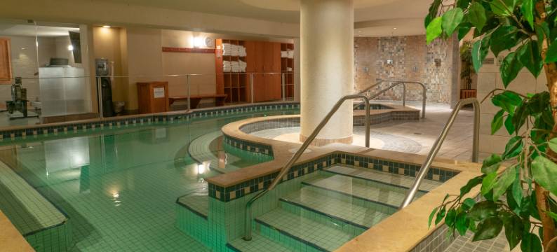 班夫驯鹿水疗小屋(Banff Caribou Lodge and Spa)图片