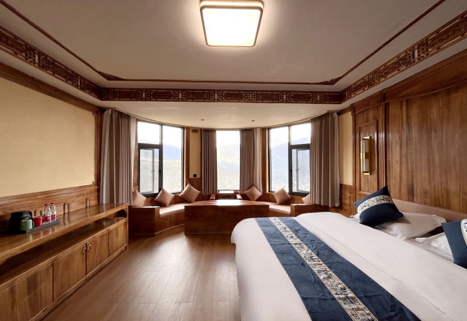 Dechinmeli Snow Mountain Deye Hanshe Hotel Overview