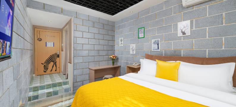 西西里主题酒店(大连西安路地铁站长兴里小吃街店)图片