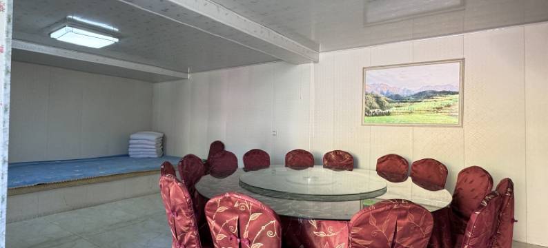 江布拉克小水山庄图片