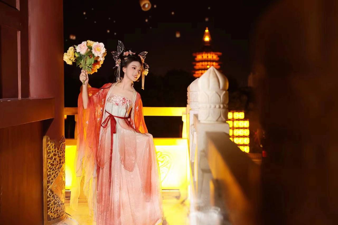 朱樱望河花园酒店(洛阳洛邑古城丽景门十字街店)图片