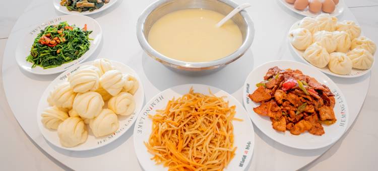 鹤鸣湖国际温泉酒店(鹤鸣湖湿地温泉度假区店)图片