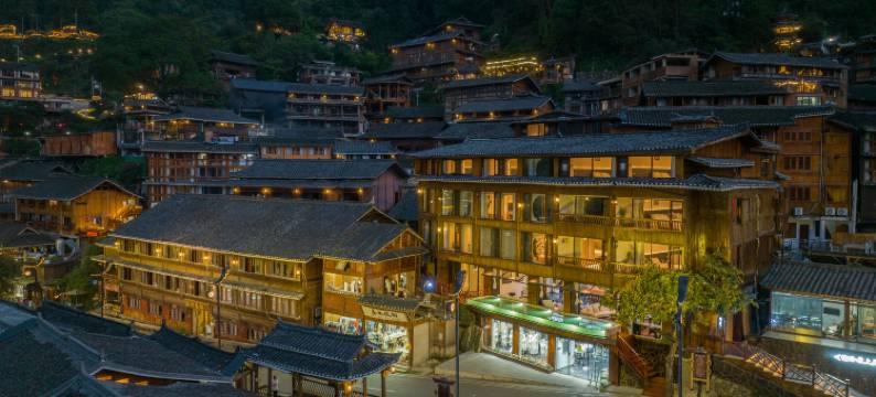 宿沿·栗上美术馆民宿(西江千户苗寨观景台店)图片