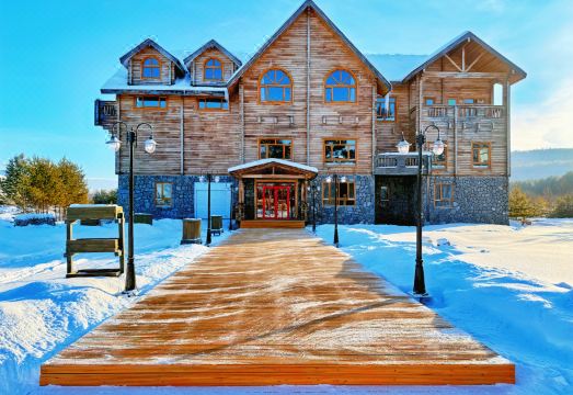 北极村伊格里木屋外景图