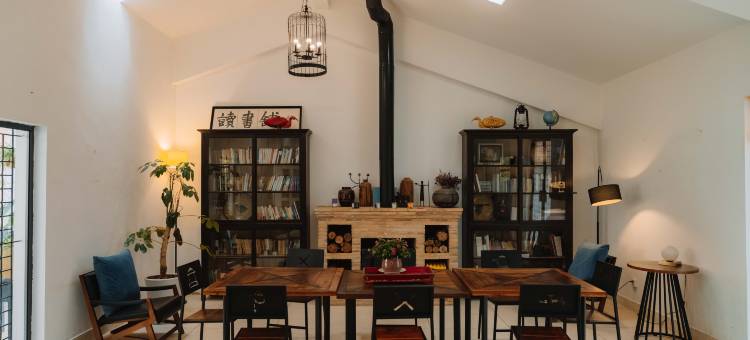 弥勒东风韵牛哆啰音乐城堡图片