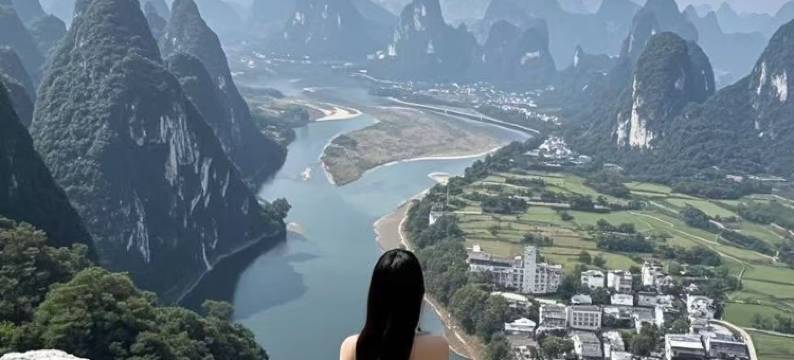 隐田居·全景轻奢酒店(二十元背景风景区店)图片