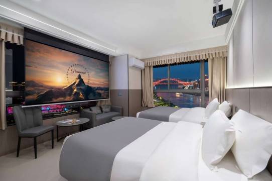 澜江悦高空江景民宿(解放碑步行街洪崖洞店)