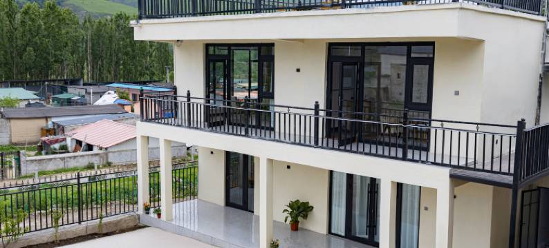 自然接触民宿(那拉提景区店)图片