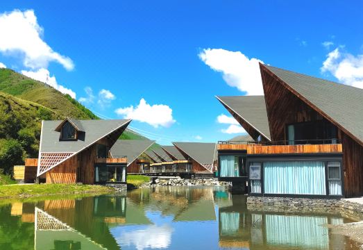 康定新都桥帕瑞南卡PARADISE.NAMKHA度假酒店外景图