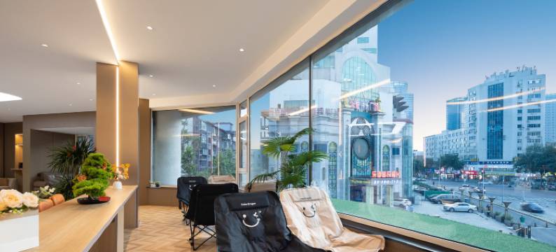 季朵酒店(青年大街地铁站中街步行街店)图片