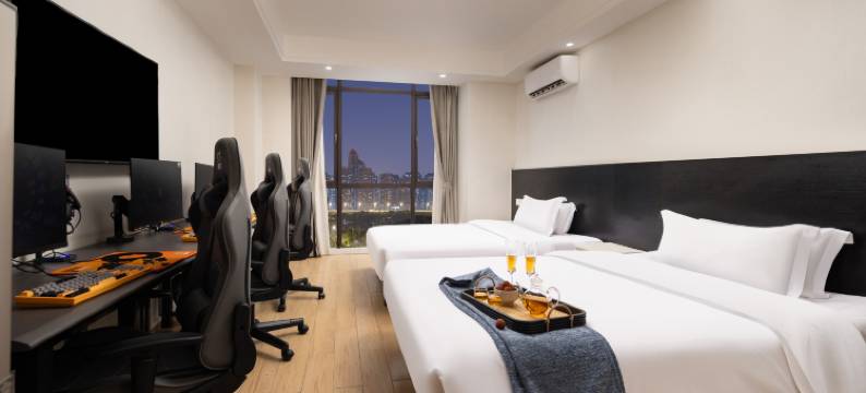 尖峰·柚电竞酒店(南昌西站地铁站店)图片