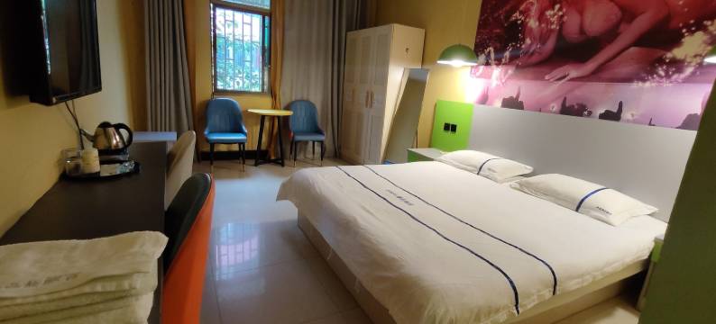 瑞丽尚域主题酒店图片