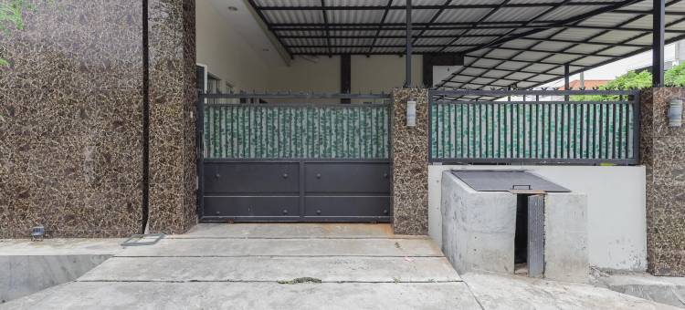 泗水红多兹恩加格尔贾亚酒店(RedDoorz @ Ngagel Jaya Surabaya)图片