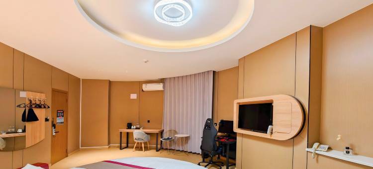 竞族电竞民宿(圣豪购物中心店)图片