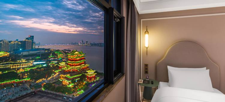 南昌滕王阁美居江景酒店图片