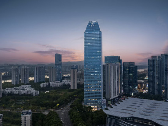 惠州华贸天地荣灿亚朵酒店