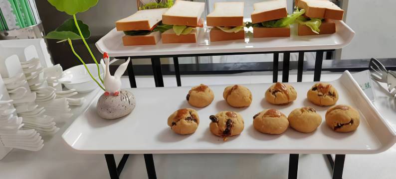 大连兴安宾馆(大连火车站中山广场地铁站店)图片