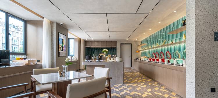 台州临海台州学院柏叶中路亚朵酒店图片