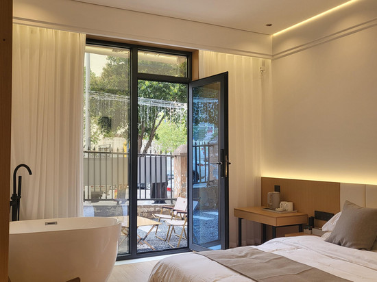 原木·小院民宿