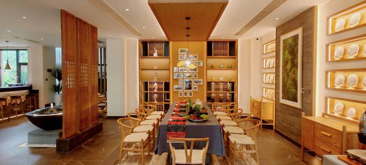 西双版纳景洪萨度•澜湄听涛度假酒店(曼听御花园泼水广场店)图片