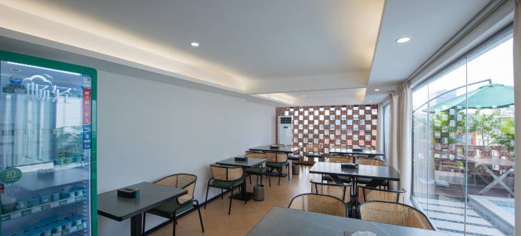 欧琳帝慕悦酒店(贵港高铁站吾悦广场店)图片