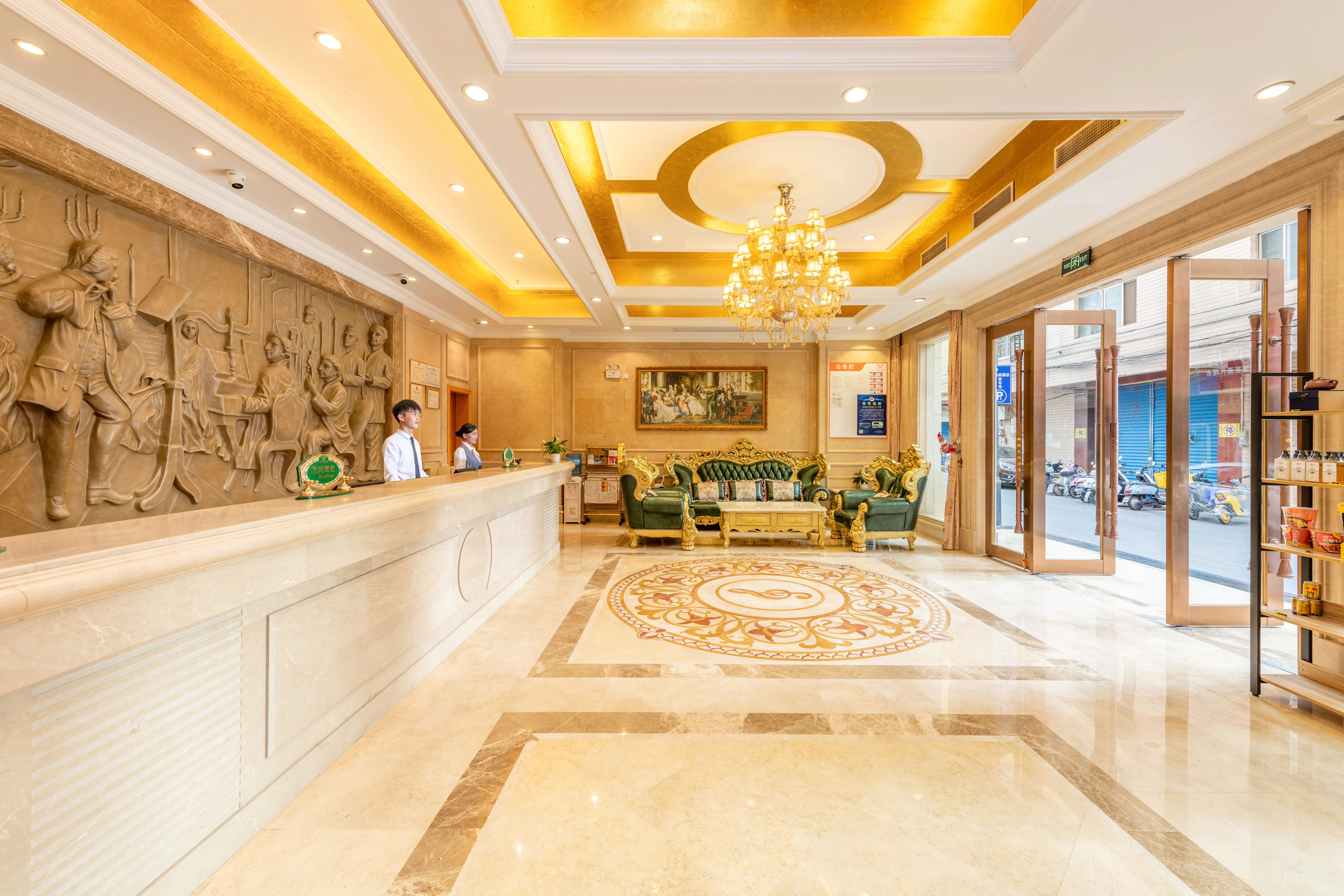 Vienna Hotel (Gongcheng Tianjie) Over view