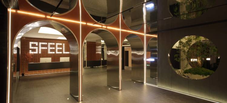 SFEEL设计师酒店(景德镇人民广场陶阳里店)图片
