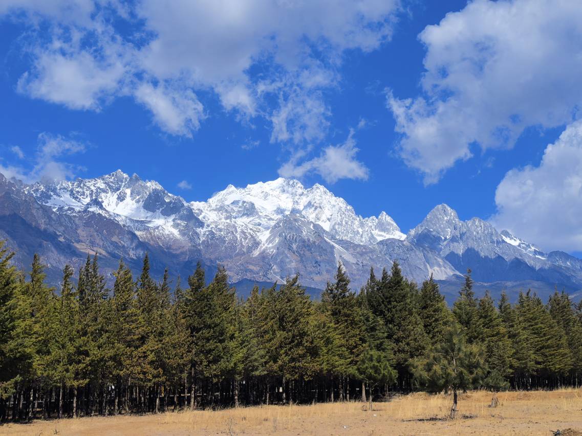 不晚里予·日照金山｜雪山全景度假酒店(白沙古镇店)图片