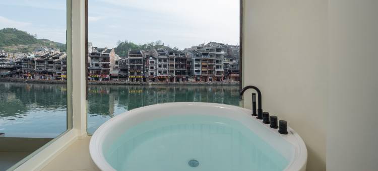 NANBEI楠北·设计师美学民宿(镇远古城新大桥店)图片