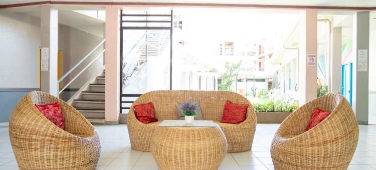 Tropical Place Hotel by RedDoorz图片